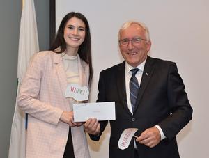 Madame Clarence Vallières reçoit le prix Marcel-Bourassa 2023